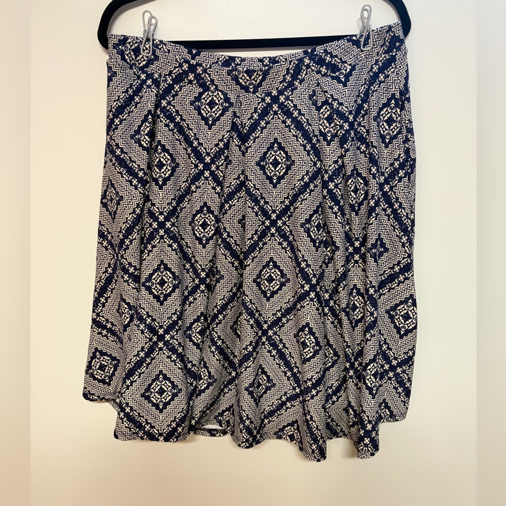 Lularoe Women’s Geometric Patterned Skirt - Blue and White, like-new, XL